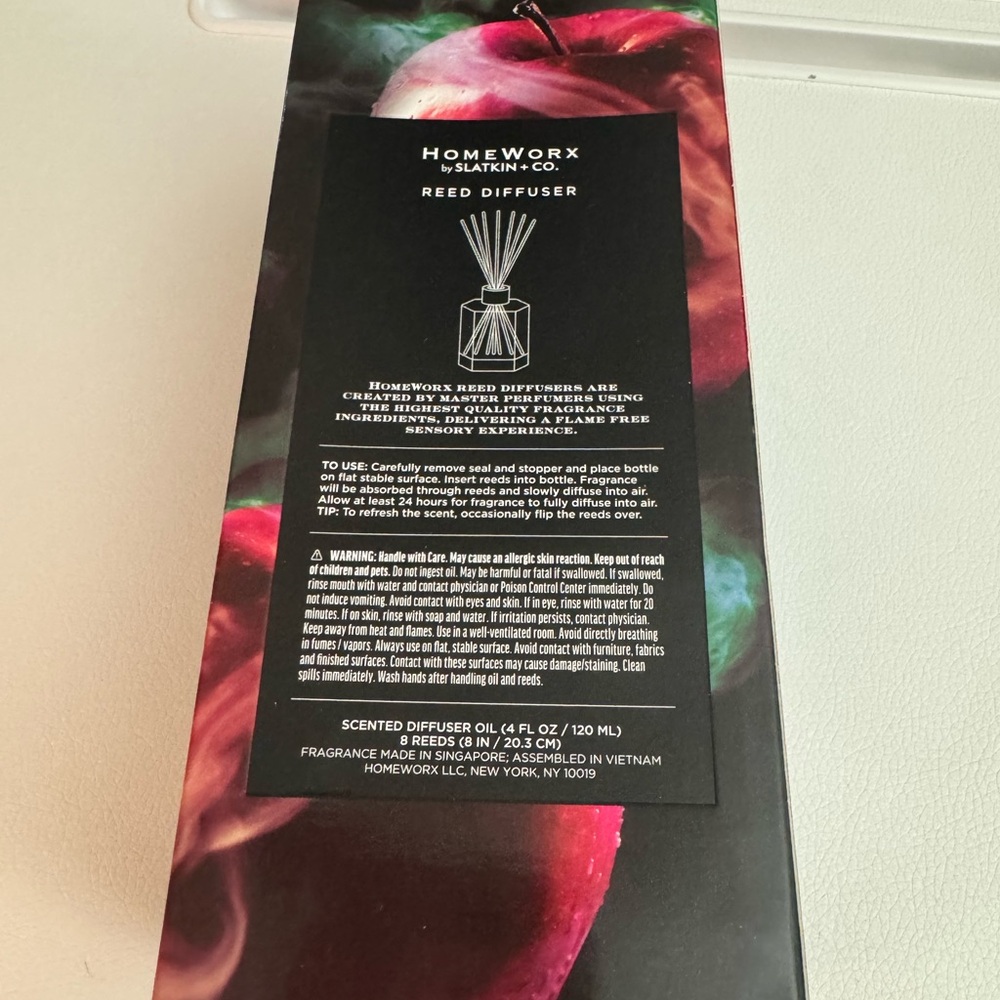 HomeWorx by Slatkin Poisoned Apple reed diffuser - Picture 5 of 5